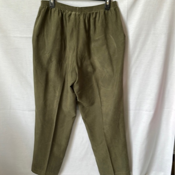 Alfred Dunner Stretch Pants Olive - Picture 2 of 8